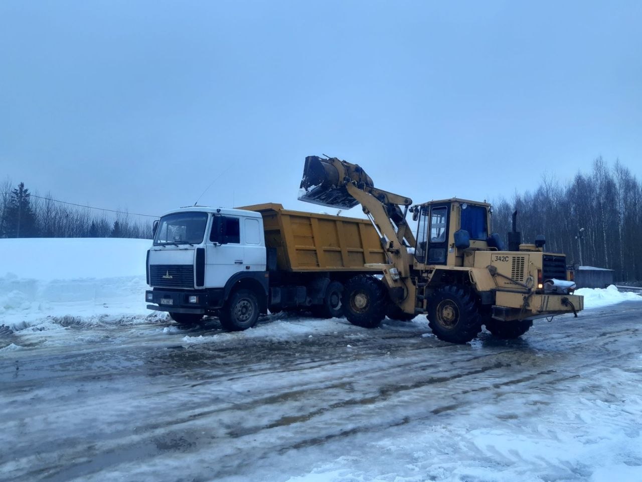 Самосвал для доставки песка и щебня в Минске
